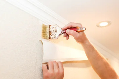 Pose de papier peint à Ornézan — revêtements muraux et toiles de verre